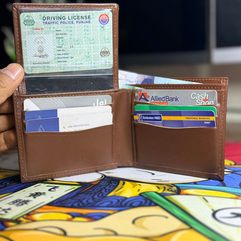 Slim Leather Credit Card Holder – Compact Bifold Wallet for Daily Use