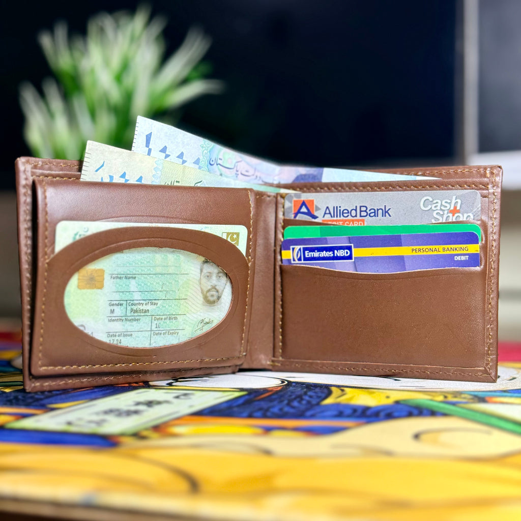 Slim Leather Credit Card Holder – Compact Bifold Wallet for Daily Use