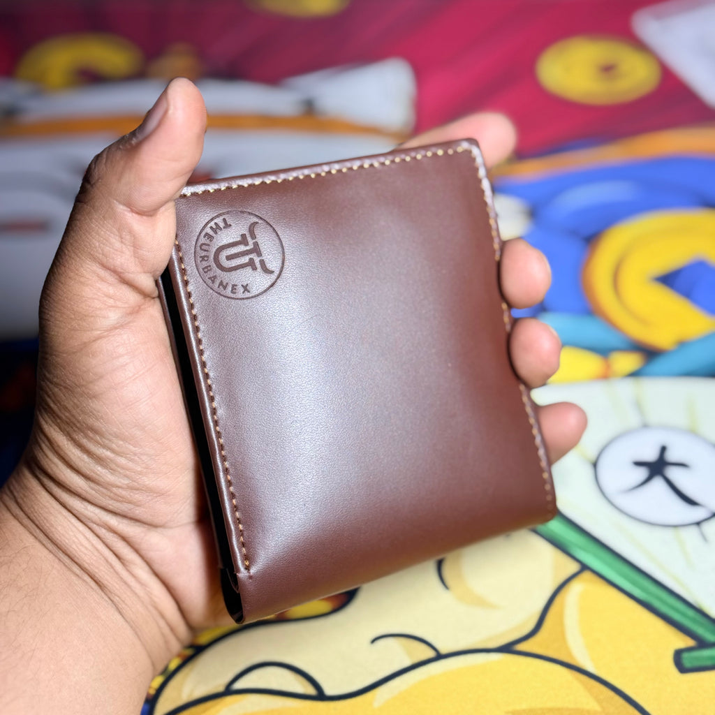 Slim Leather Credit Card Holder – Compact Bifold Wallet for Daily Use